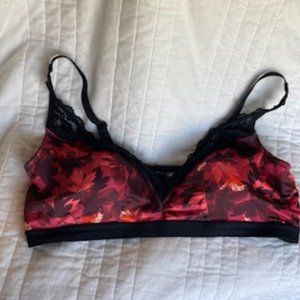 Torrid Deep V-neck padded bralette Size 2 NWT